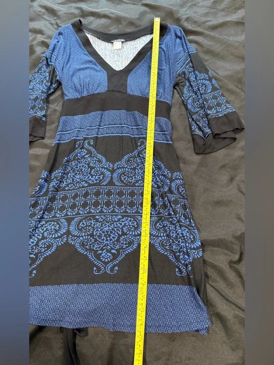 VENUS Black and Blue V‑Neck Print Dress - Picture 7 of 7